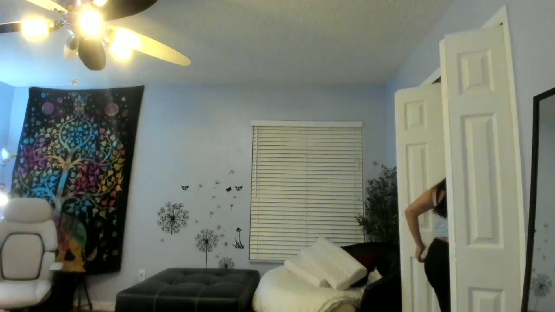 Gallery image thumbnail from Downloads's myfreecams stream on, 01/19/2025, 08:46 image 14 of 20