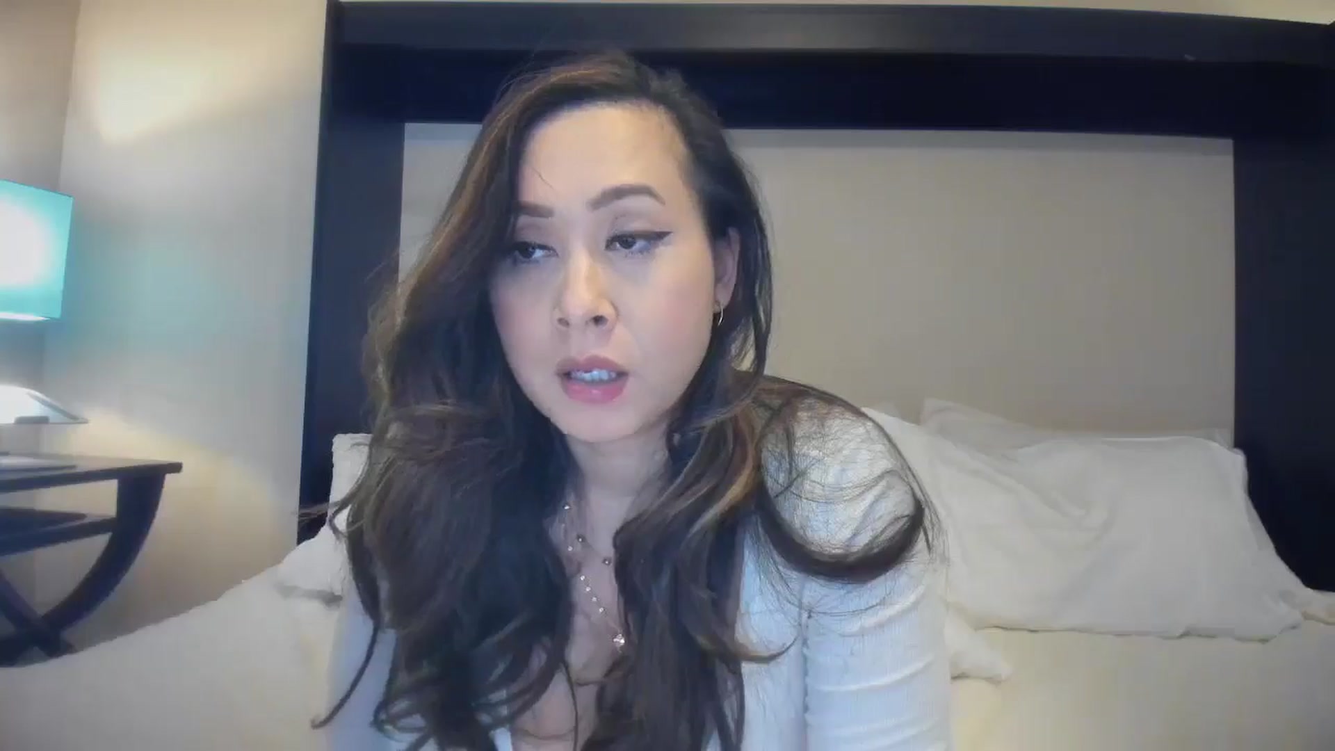 Gallery image thumbnail from Downloads's myfreecams stream on, 03/27/2025, 07:25 image 17 of 20