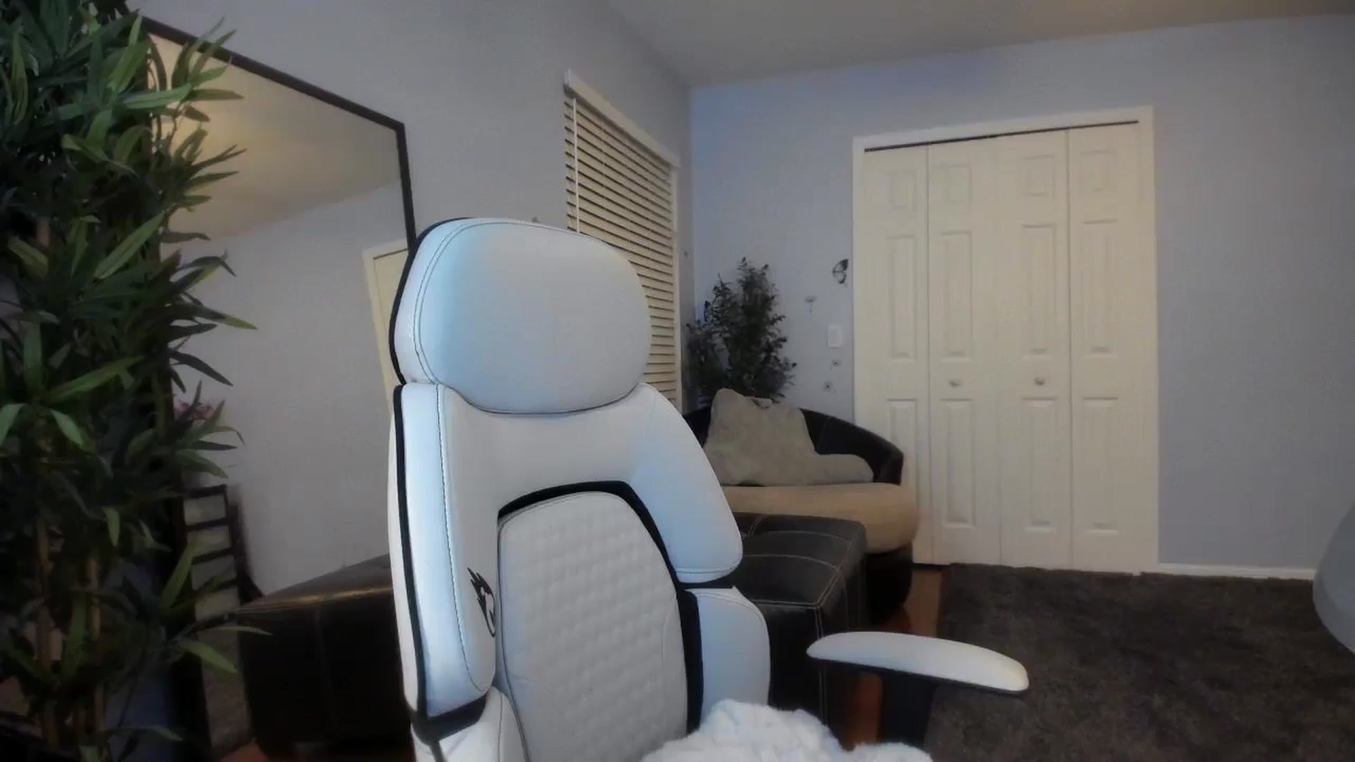 Gallery image thumbnail from Downloads's myfreecams stream on, 05/16/2025, 05:35 image 5 of 20