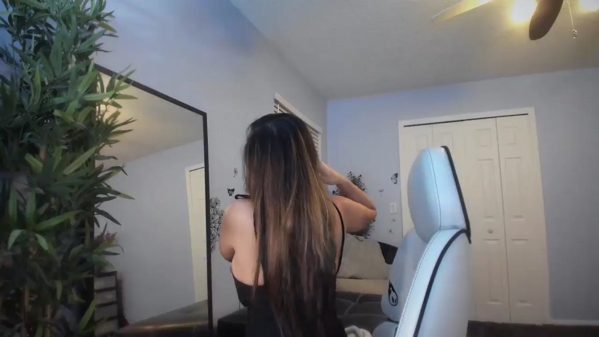 Gallery image thumbnail from Downloads's myfreecams stream on, 05/16/2025, 06:19 image 18 of 20