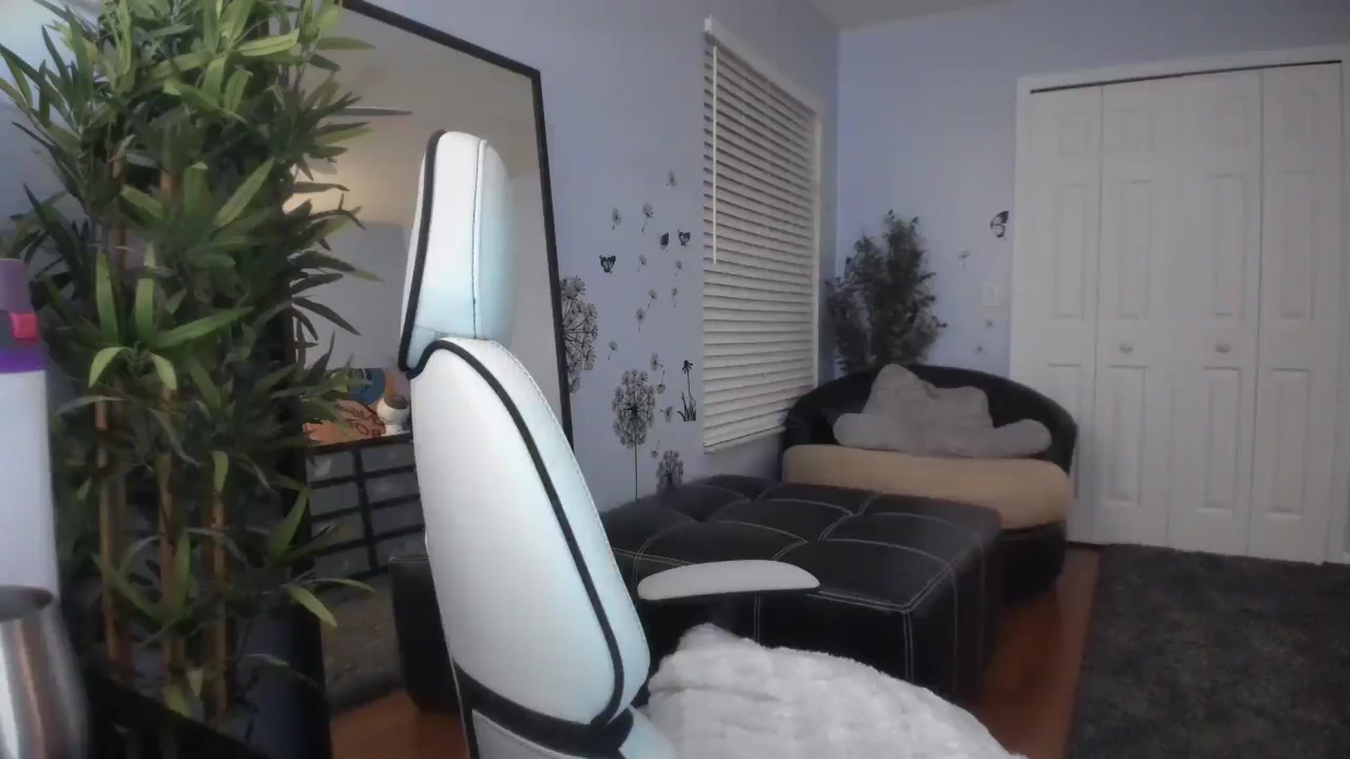 Gallery image thumbnail from Downloads's myfreecams stream on, 07/04/2025, 07:54 image 7 of 20