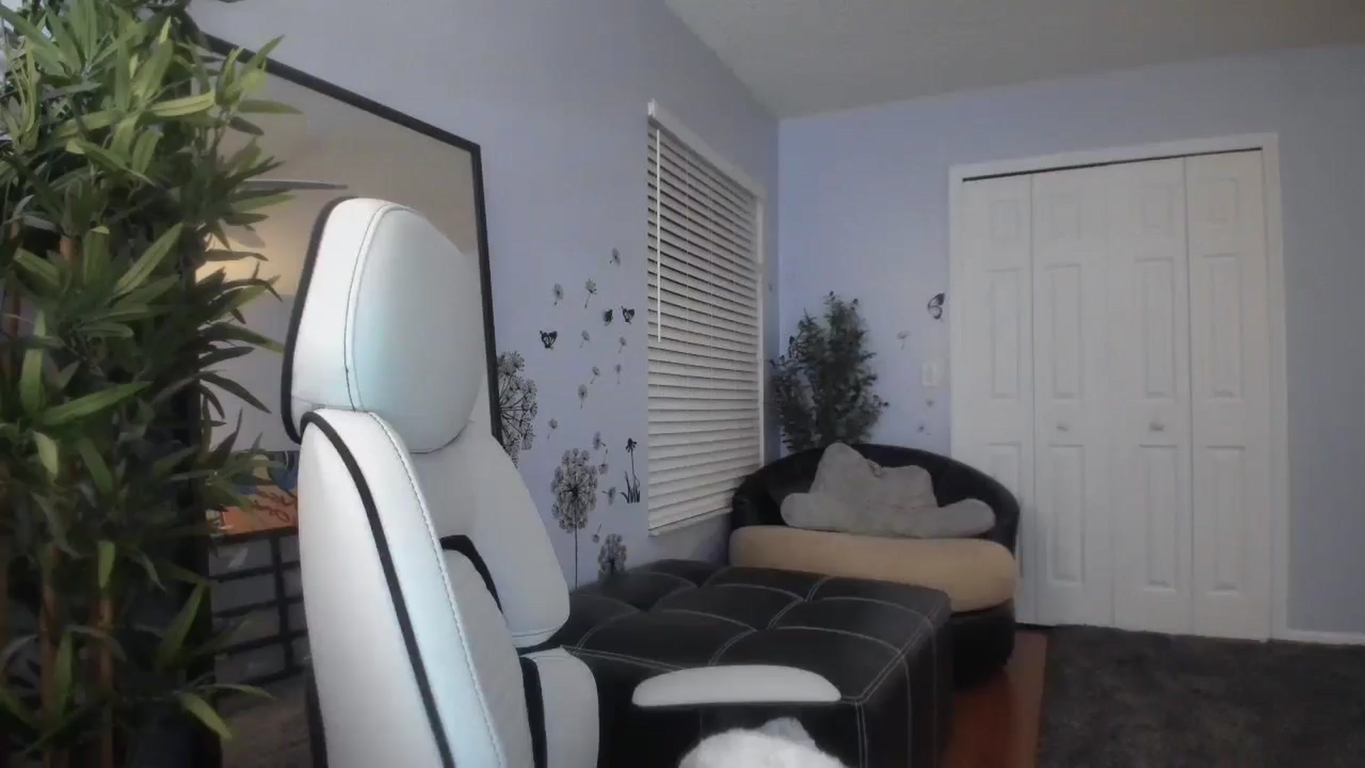 Gallery image thumbnail from Downloads's myfreecams stream on, 07/04/2025, 07:54 image 11 of 20