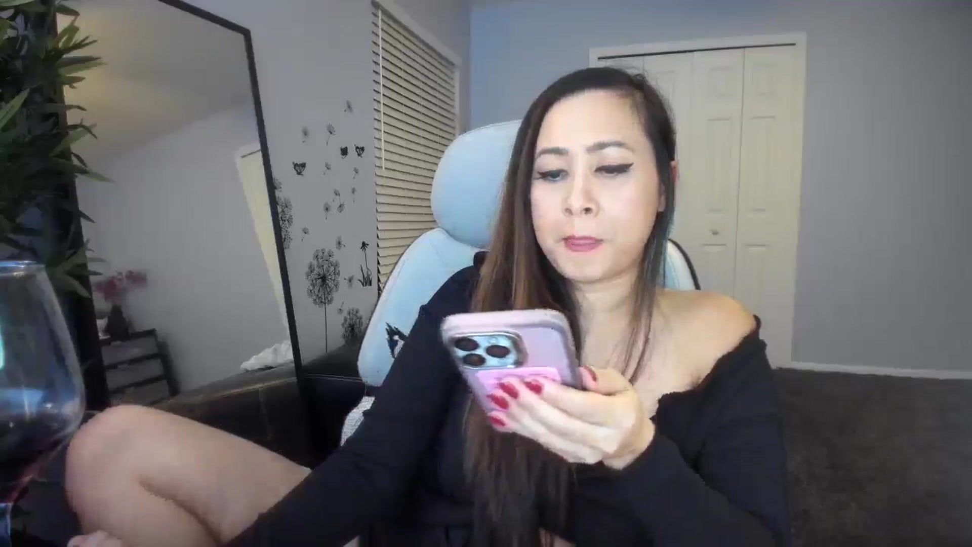Gallery image thumbnail from Downloads's myfreecams stream on, 07/18/2025, 08:37 image 11 of 20
