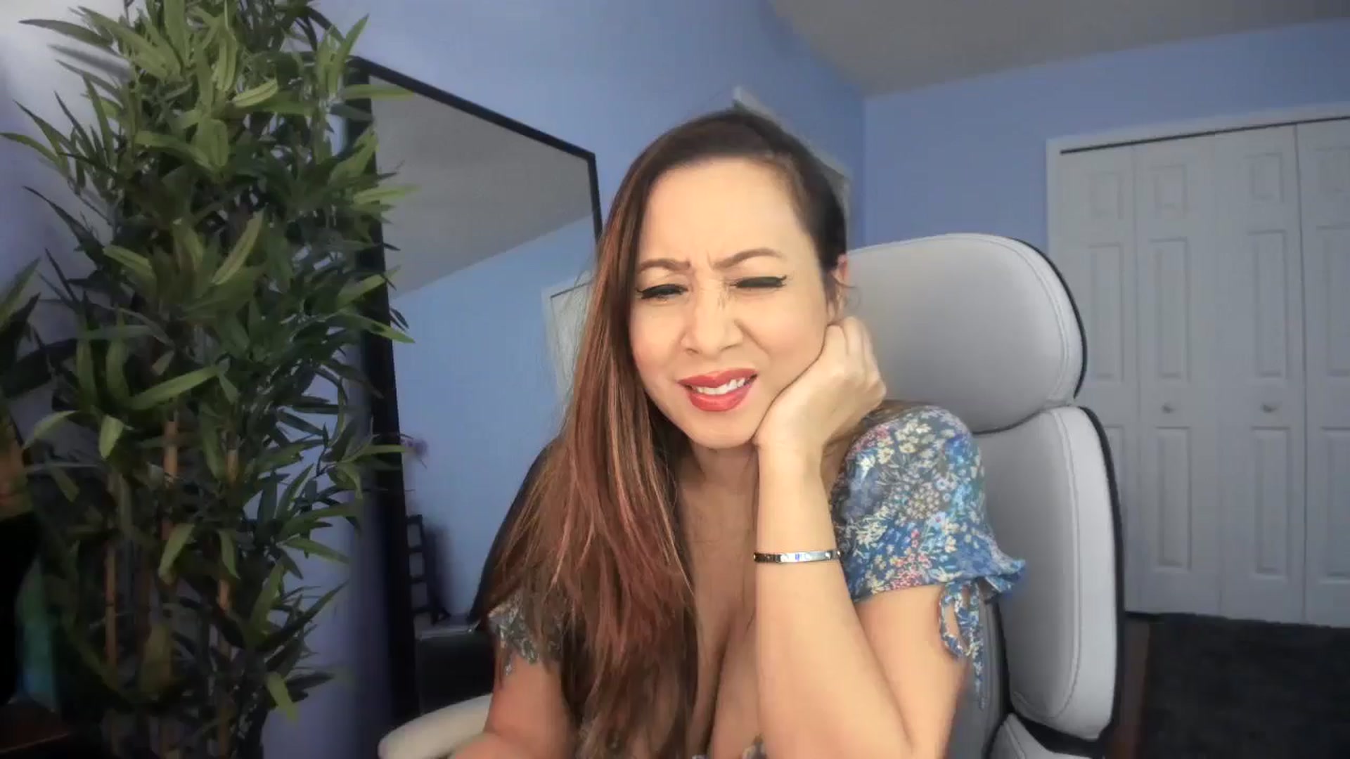 Gallery image thumbnail from Downloads's myfreecams stream on, 08/07/2025, 07:07 image 5 of 20