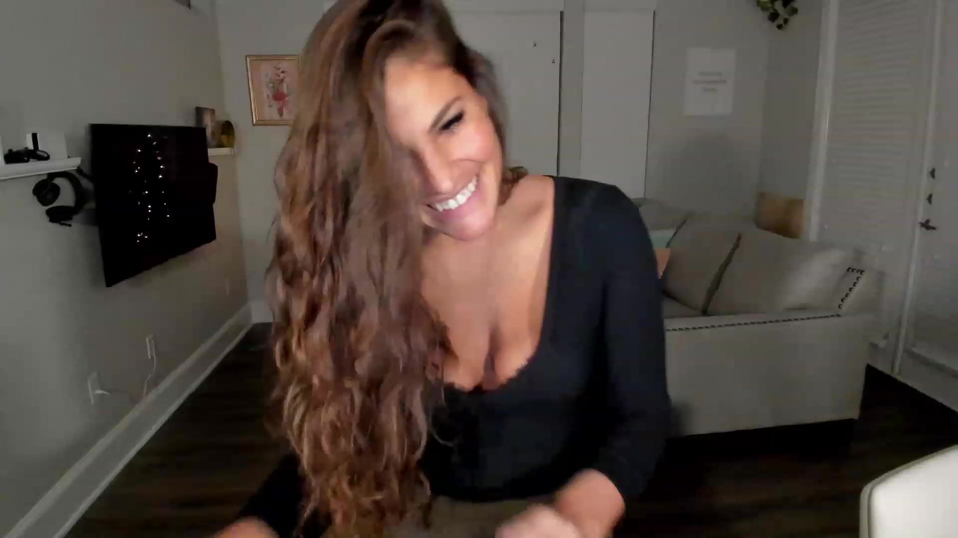 Gallery image thumbnail from Dr_MylaBanks's myfreecams stream on, 12/05/2022, 06:45 image 4 of 20