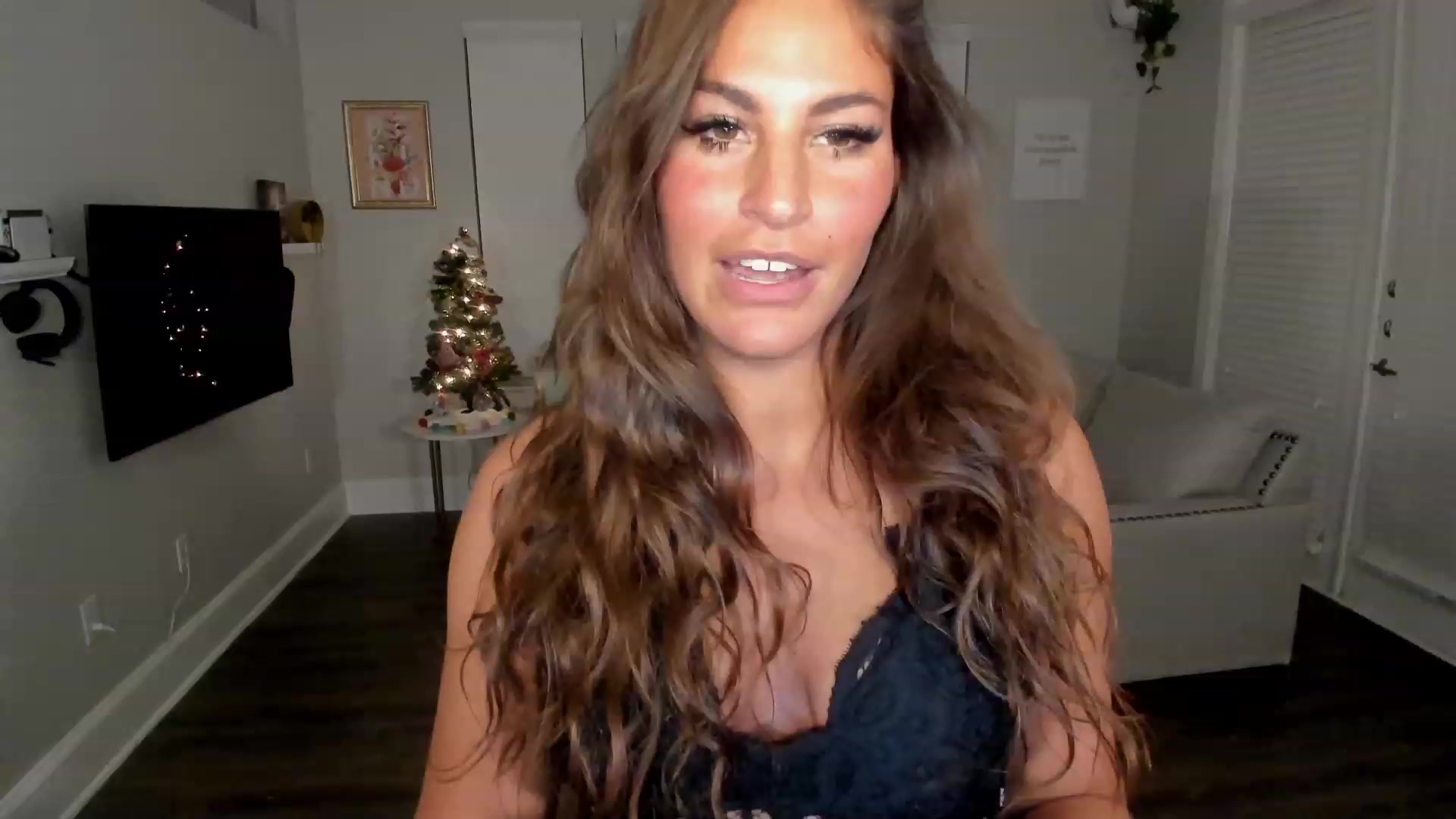 Gallery image thumbnail from Dr_MylaBanks's myfreecams stream on, 12/23/2022, 05:03 image 2 of 20
