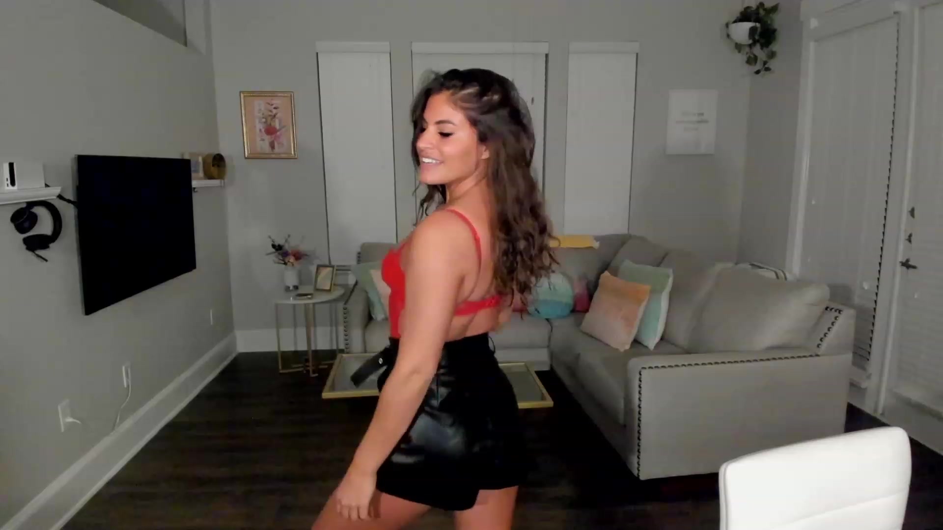 Gallery image thumbnail from Dr_MylaBanks's myfreecams stream on, 02/15/2023, 04:30 image 5 of 20