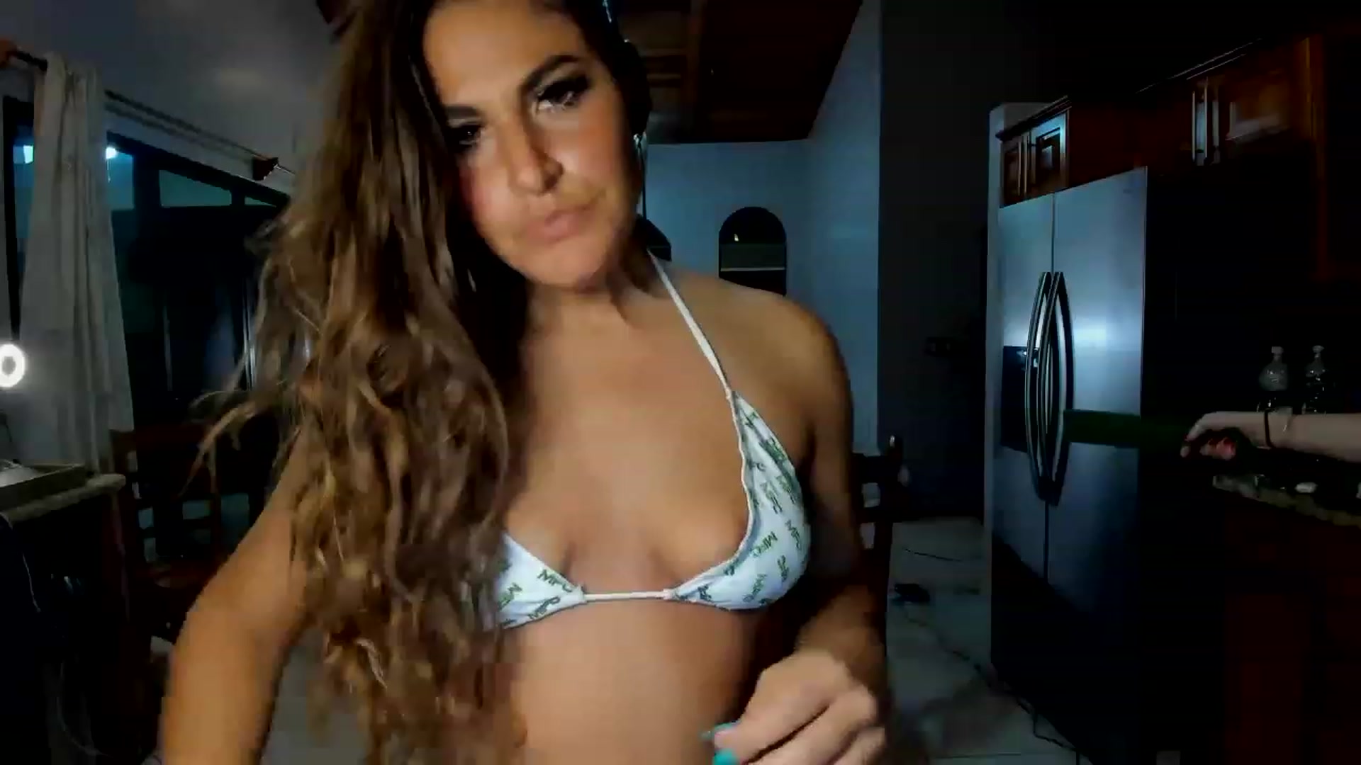 Gallery image thumbnail from Dr_MylaBanks's myfreecams stream on, 05/26/2023, 03:34 image 6 of 20