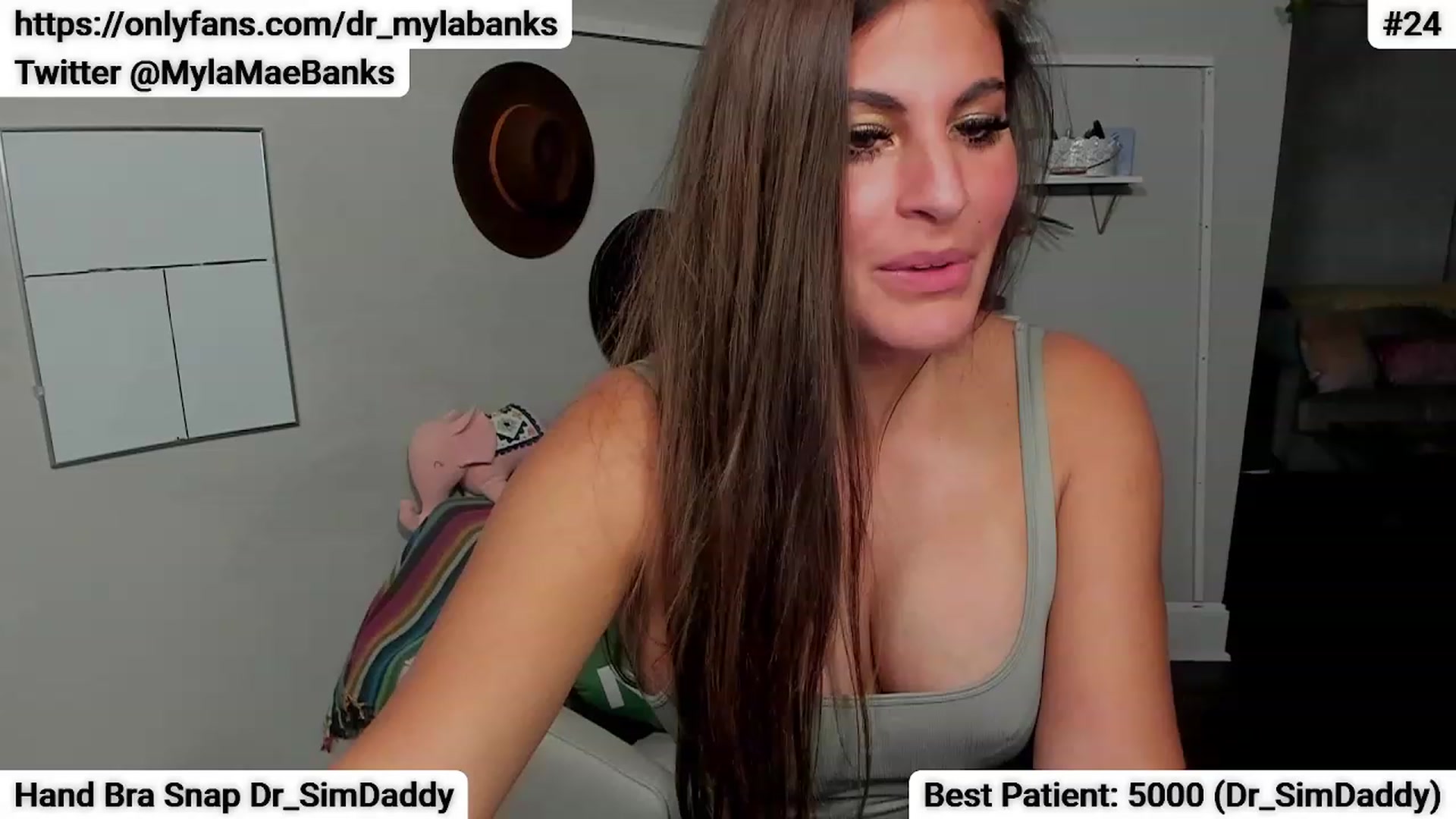 Gallery image thumbnail from Dr_MylaBanks's myfreecams stream on, 09/15/2023, 07:25 image 10 of 20