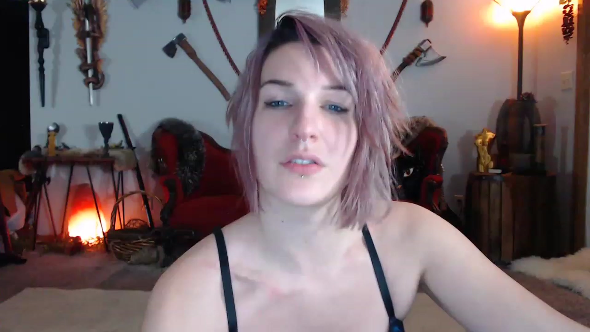 Gallery image thumbnail from DragonQueeen's myfreecams stream on, 02/08/2023, 04:09 image 11 of 20