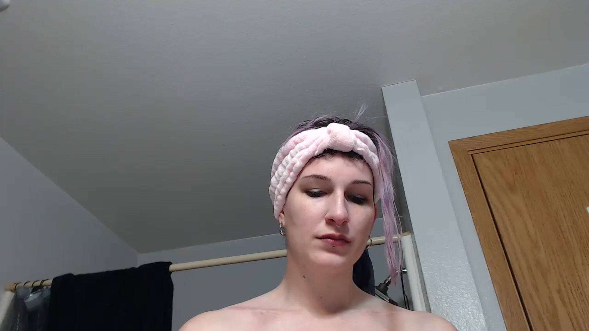 Gallery image thumbnail from DragonQueeen's myfreecams stream on, 03/05/2023, 05:16 image 19 of 20