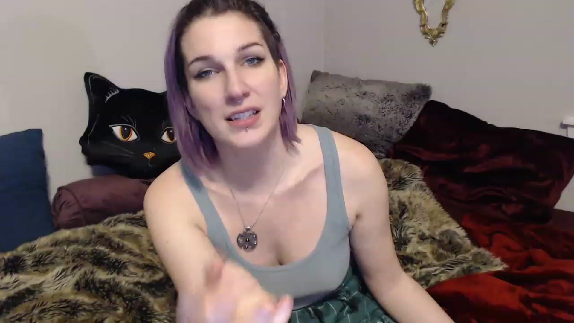Gallery image thumbnail from DragonQueeen's myfreecams stream on, 03/08/2023, 05:08 image 7 of 20
