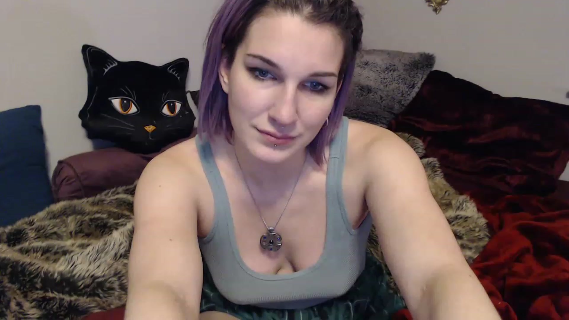 Gallery image thumbnail from DragonQueeen's myfreecams stream on, 03/08/2023, 05:08 image 12 of 20
