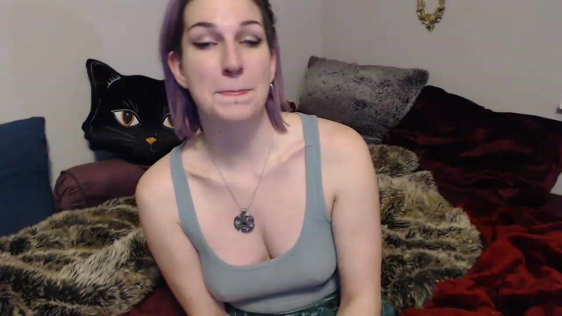 Gallery image thumbnail from DragonQueeen's myfreecams stream on, 03/08/2023, 05:08 image 11 of 20