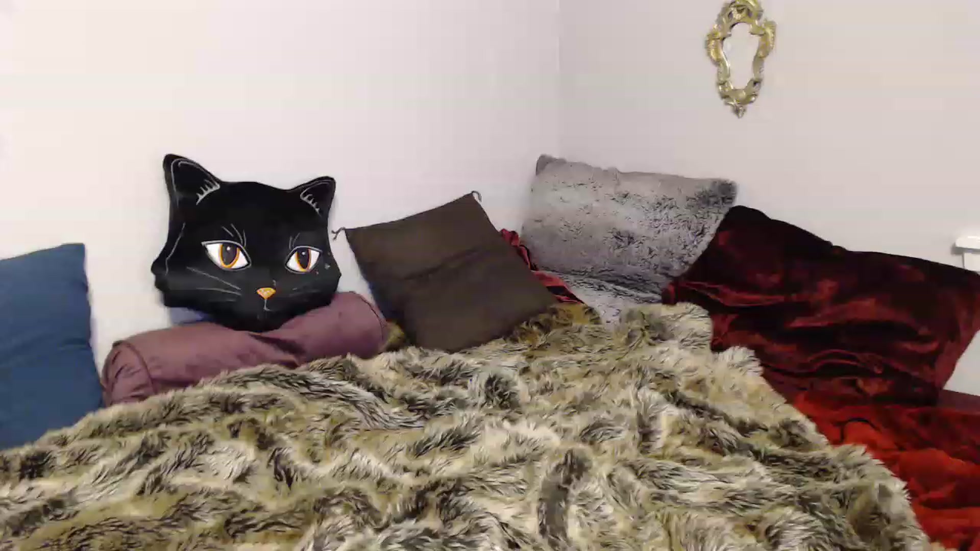 Gallery image thumbnail from DragonQueeen's myfreecams stream on, 03/08/2023, 05:08 image 5 of 20
