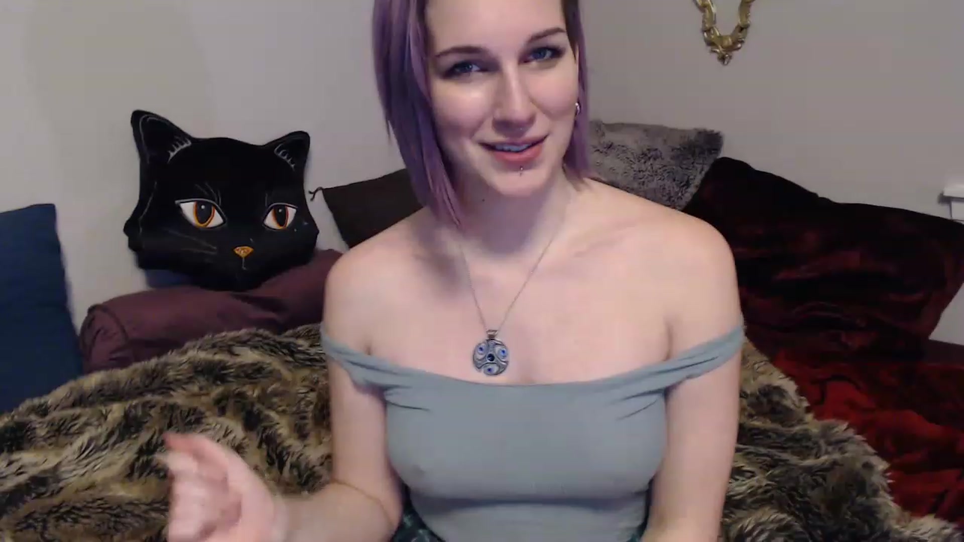Gallery image thumbnail from DragonQueeen's myfreecams stream on, 03/08/2023, 05:08 image 4 of 20