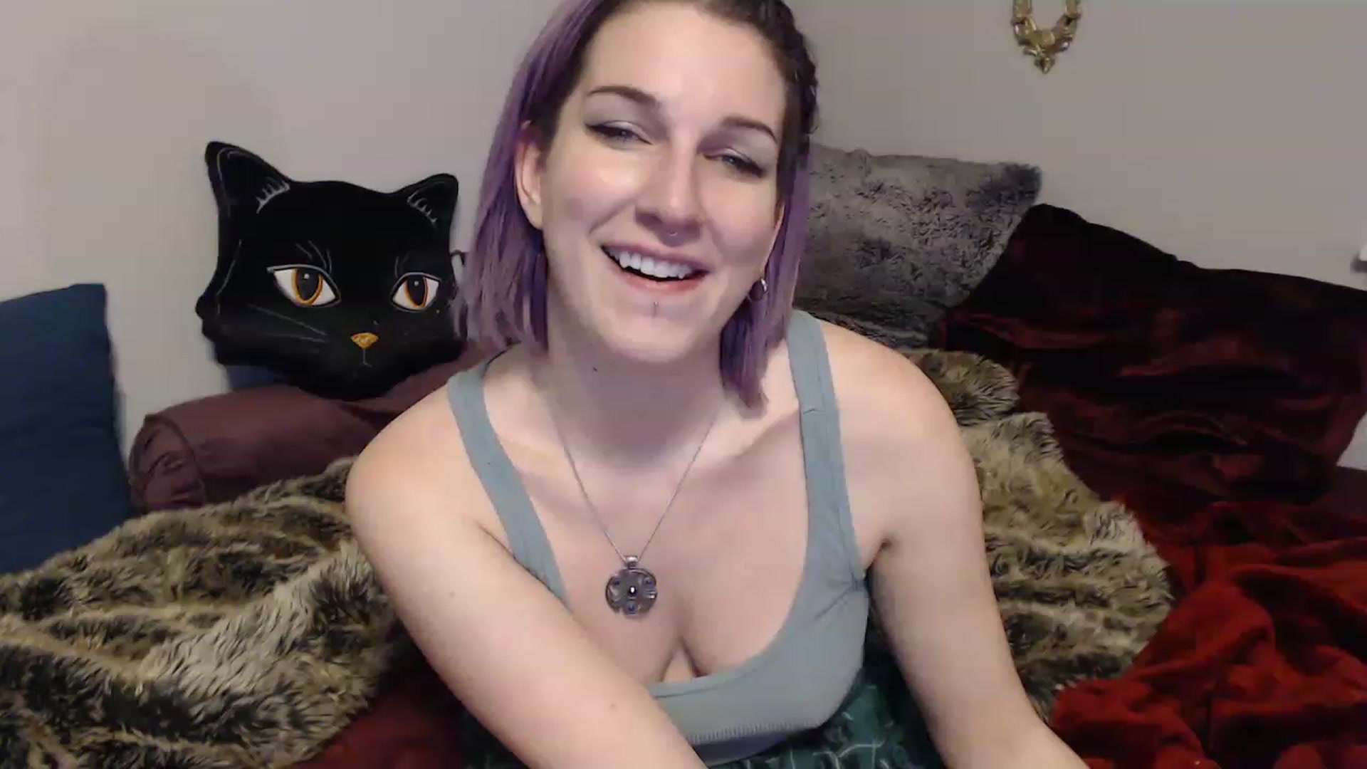 Gallery image thumbnail from DragonQueeen's myfreecams stream on, 03/08/2023, 05:08 image 13 of 20