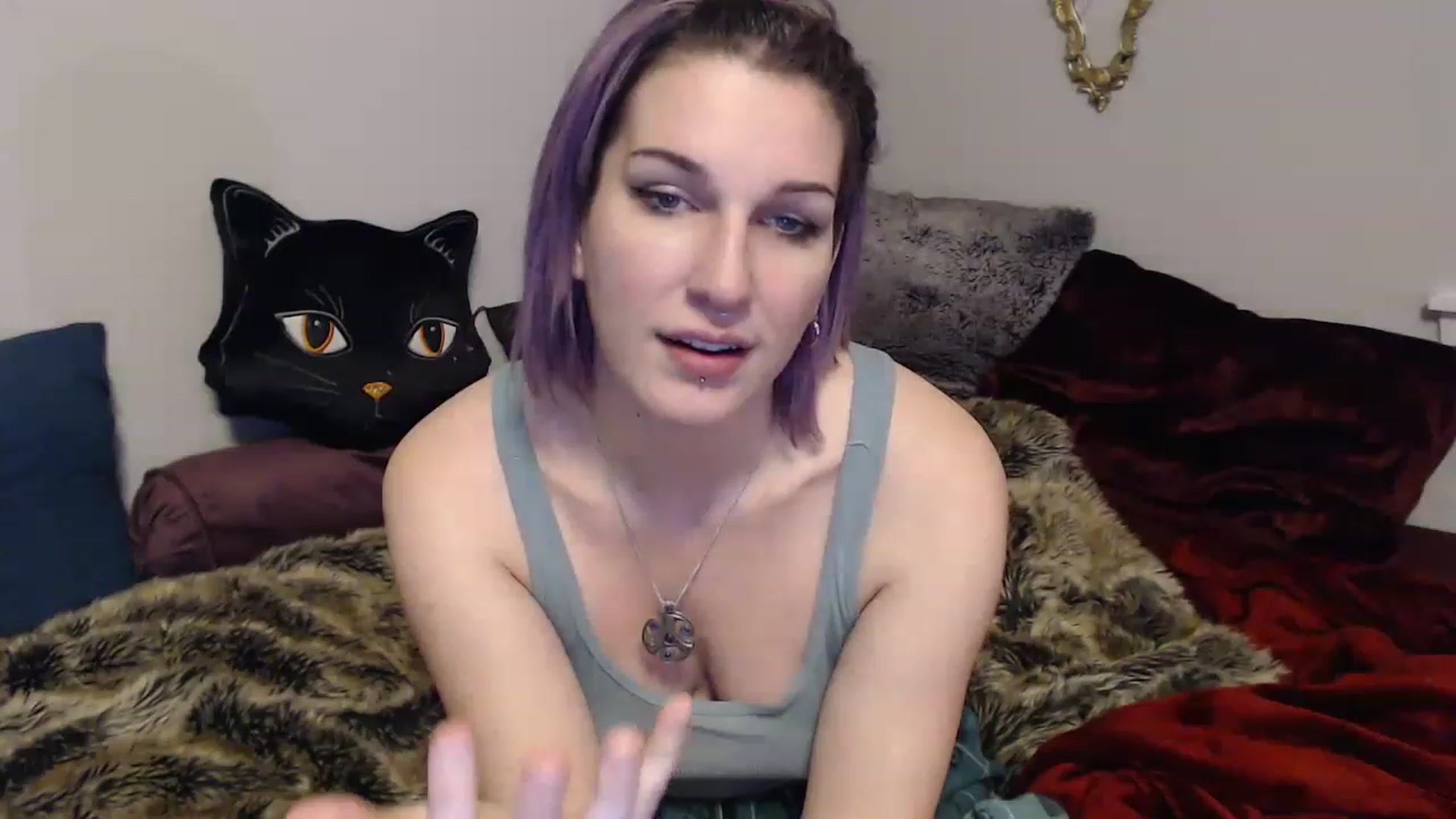 Gallery image thumbnail from DragonQueeen's myfreecams stream on, 03/08/2023, 05:08 image 8 of 20