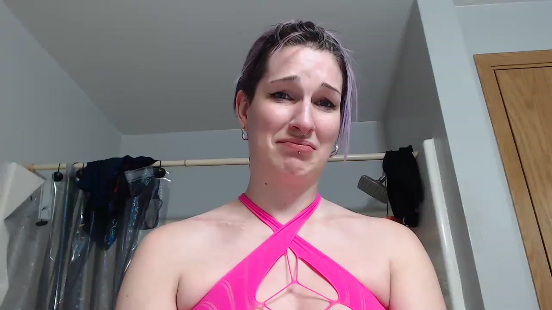 Gallery image thumbnail from DragonQueeen's myfreecams stream on, 03/11/2023, 04:45 image 4 of 20