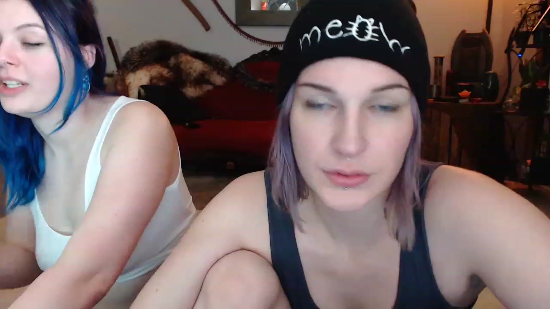 Gallery image thumbnail from DragonQueeen's myfreecams stream on, 03/28/2023, 05:16 image 7 of 20