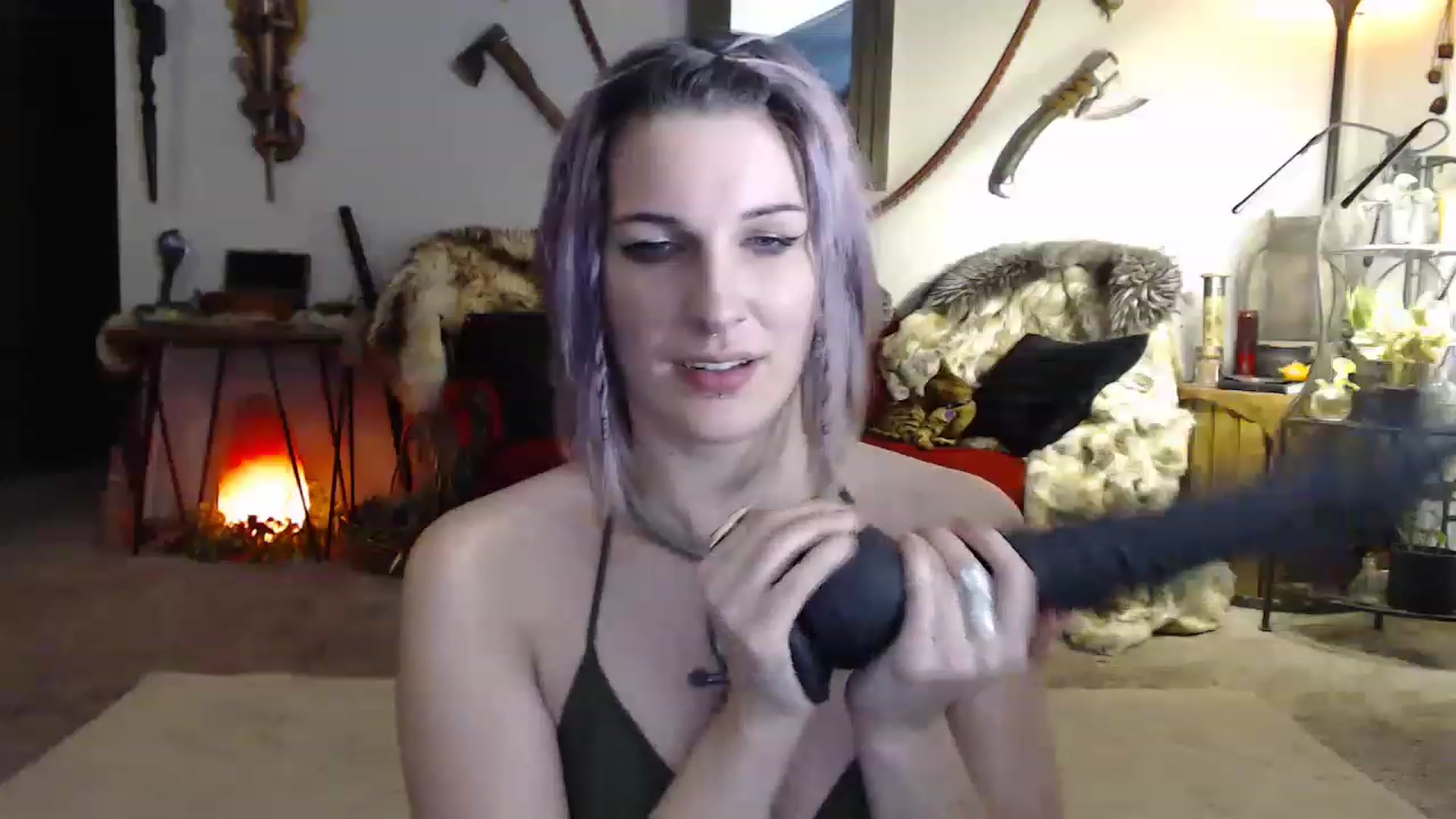 Gallery image thumbnail from DragonQueeen's myfreecams stream on, 03/31/2023, 04:15 image 9 of 20
