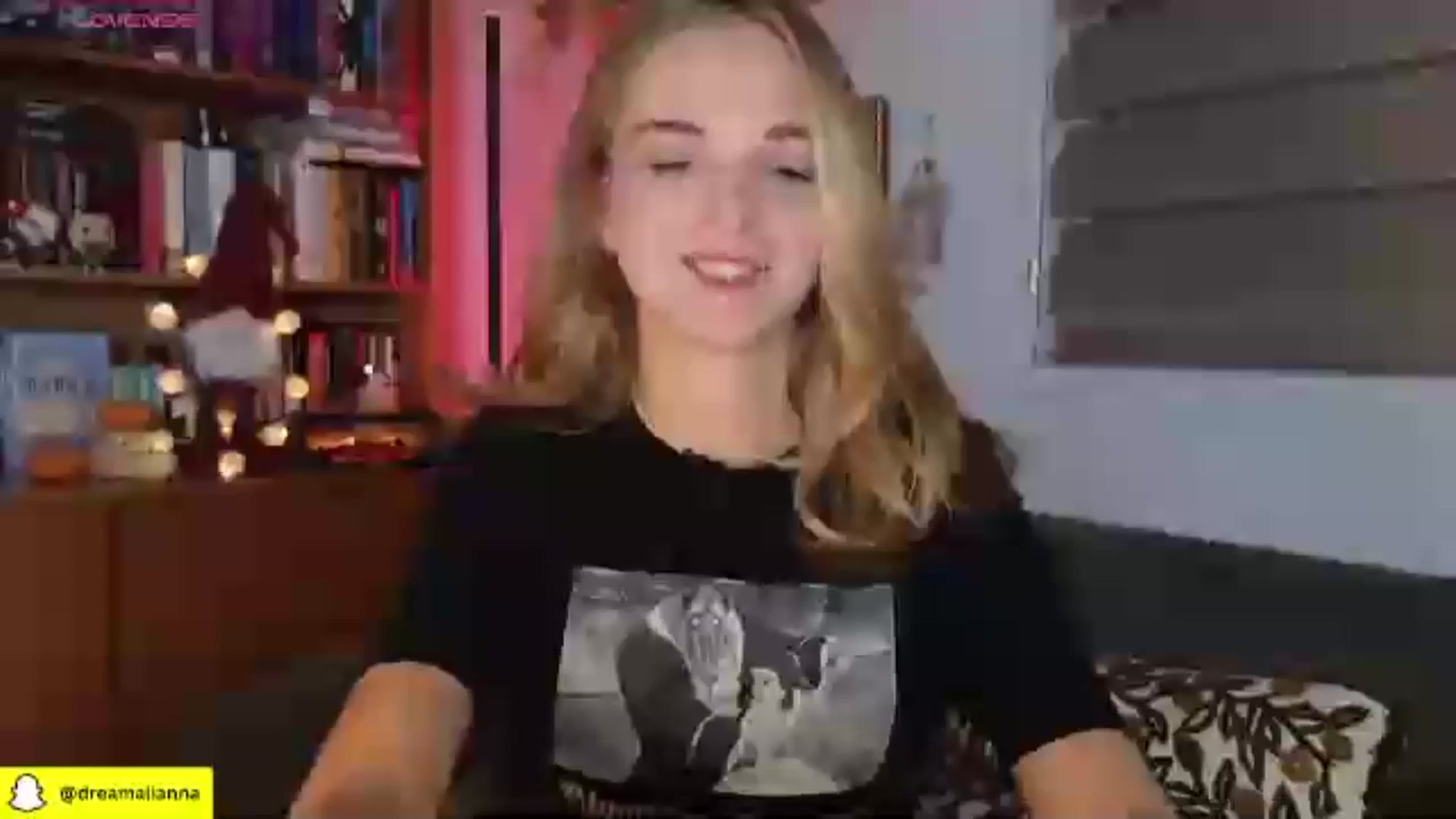Gallery image thumbnail from DreamAlianna's myfreecams stream on, 11/18/2025, 21:08 image 5 of 20