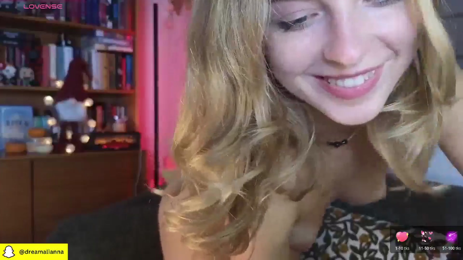 Gallery image thumbnail from DreamAlianna's myfreecams stream on, 11/19/2025, 24:05 image 4 of 20