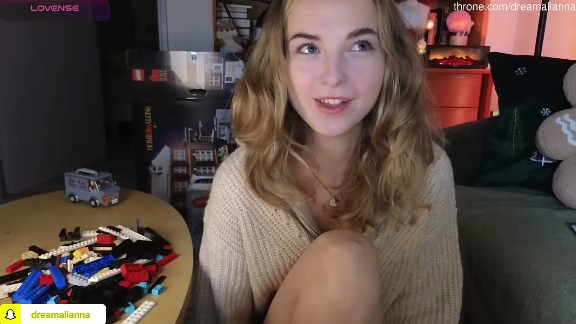 Gallery image thumbnail from DreamAlianna's myfreecams stream on, 11/29/2025, 07:35 image 5 of 20