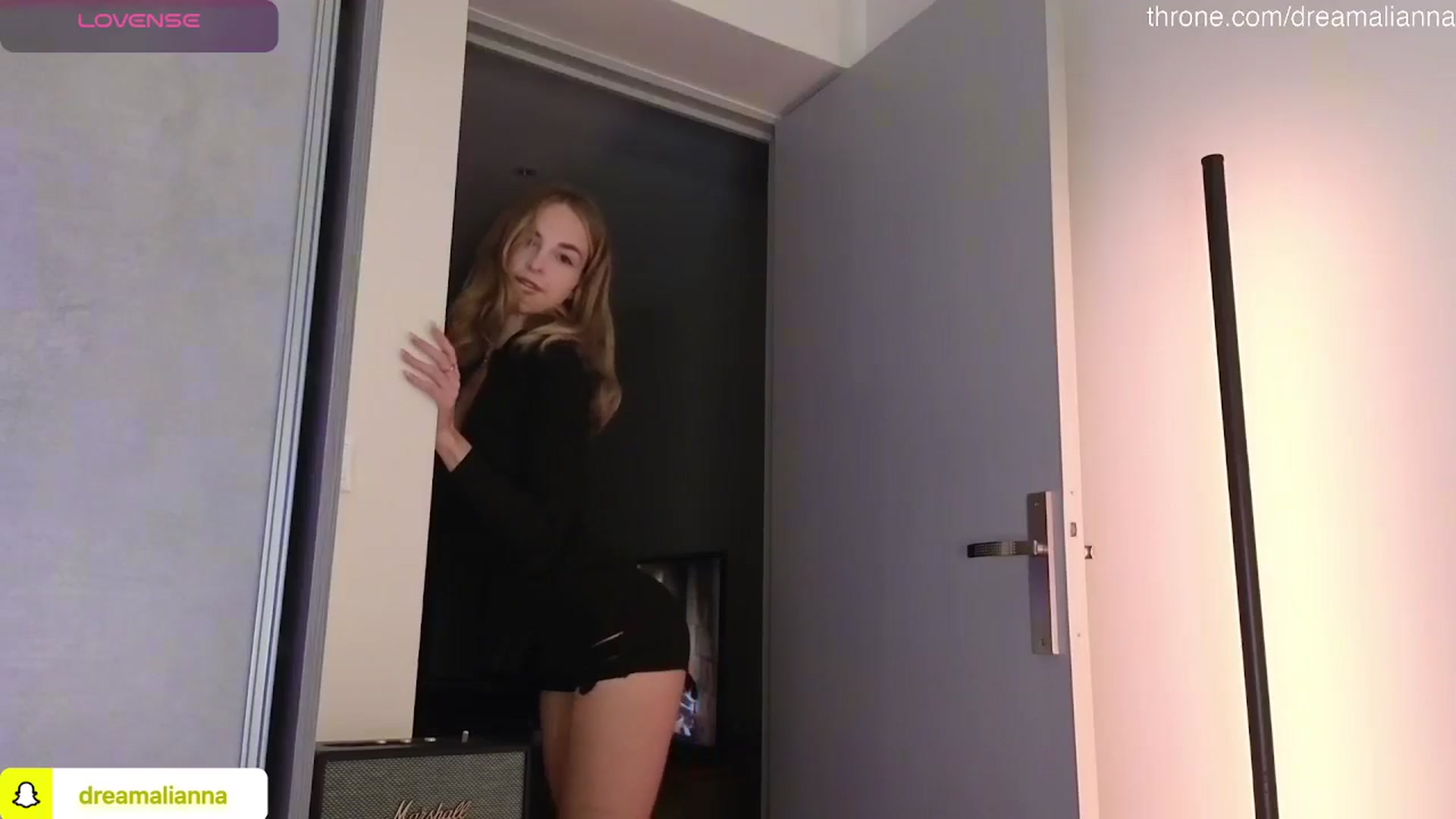 Gallery image thumbnail from DreamAlianna's myfreecams stream on, 11/30/2025, 02:49 image 11 of 20