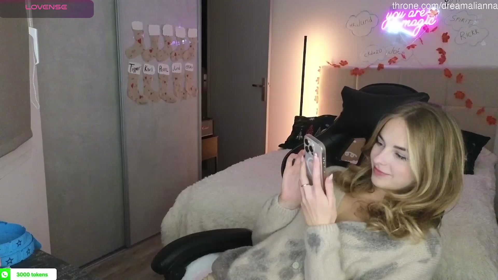 Gallery image thumbnail from DreamAlianna's myfreecams stream on, 12/05/2025, 18:24 image 6 of 20
