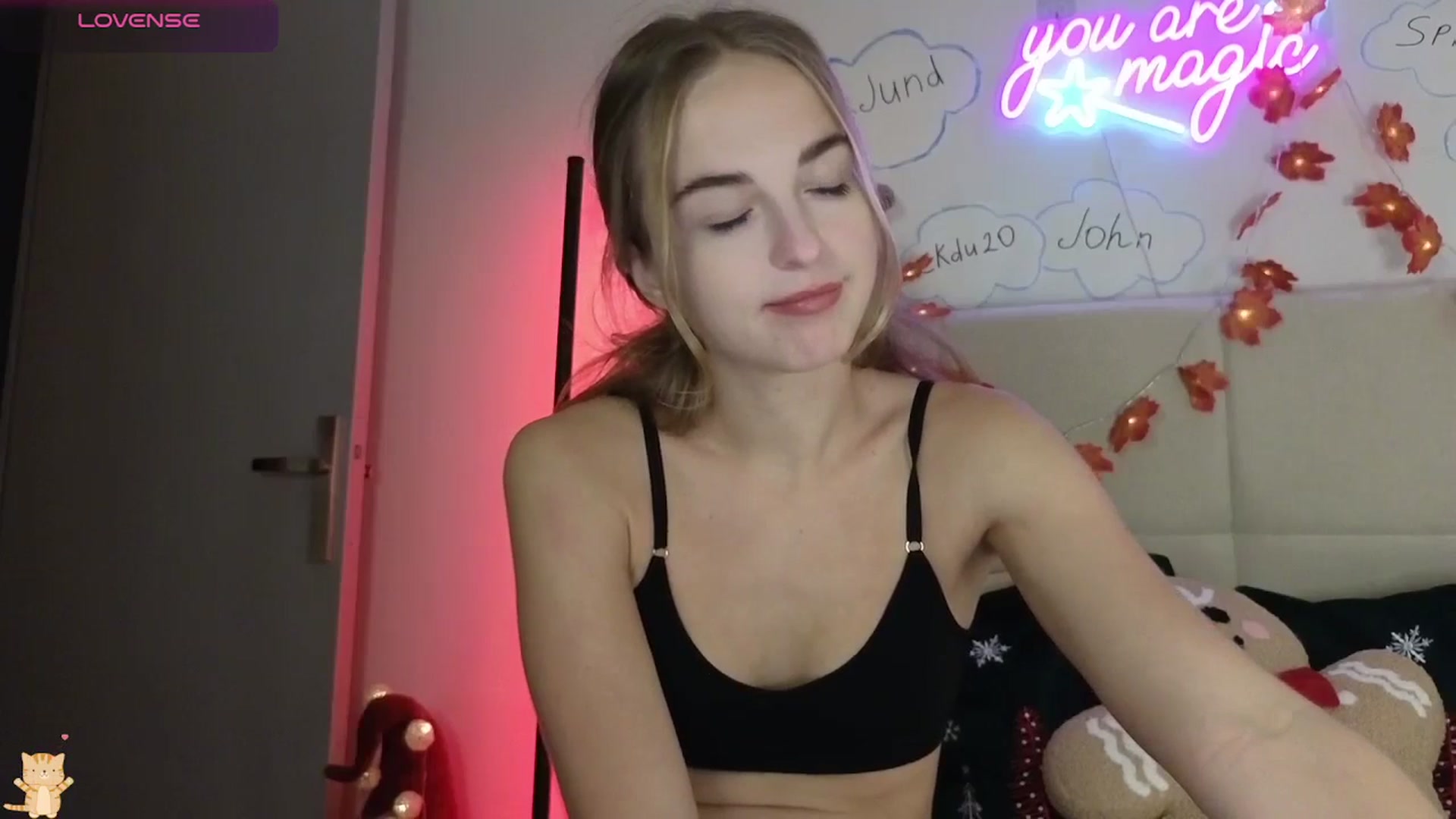 Gallery image thumbnail from DreamAlianna's myfreecams stream on, 12/18/2025, 18:56 image 16 of 20