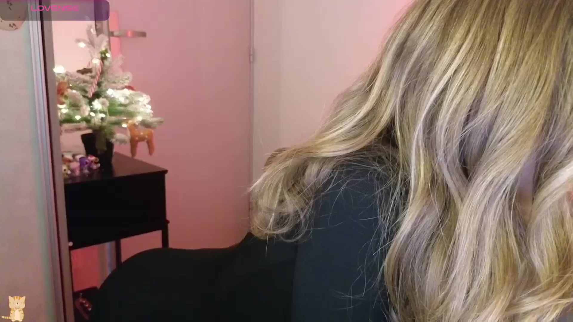 Gallery image thumbnail from DreamAlianna's myfreecams stream on, 12/22/2025, 13:23 image 16 of 20
