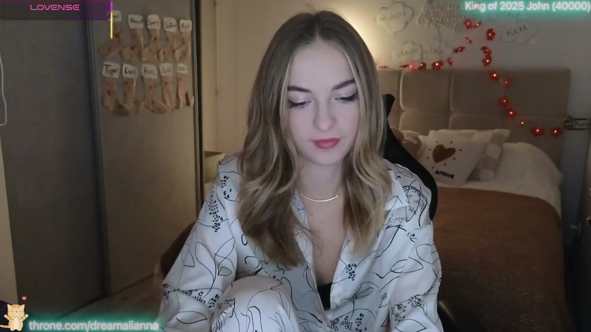 Gallery image thumbnail from DreamAlianna's myfreecams stream on, 12/30/2025, 24:06 image 7 of 20