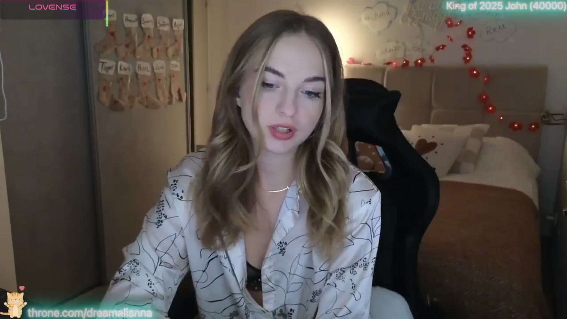 Gallery image thumbnail from DreamAlianna's myfreecams stream on, 12/30/2025, 24:06 image 8 of 20