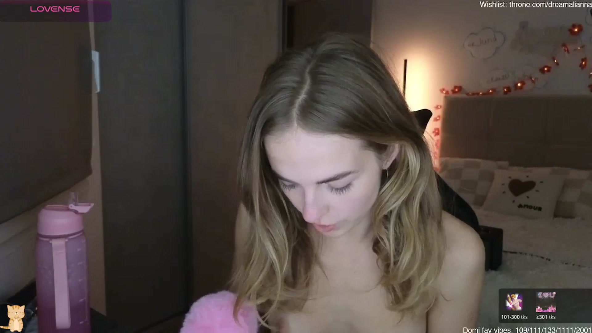 Gallery image thumbnail from DreamAlianna's myfreecams stream on, 01/31/2026, 01:14 image 6 of 20