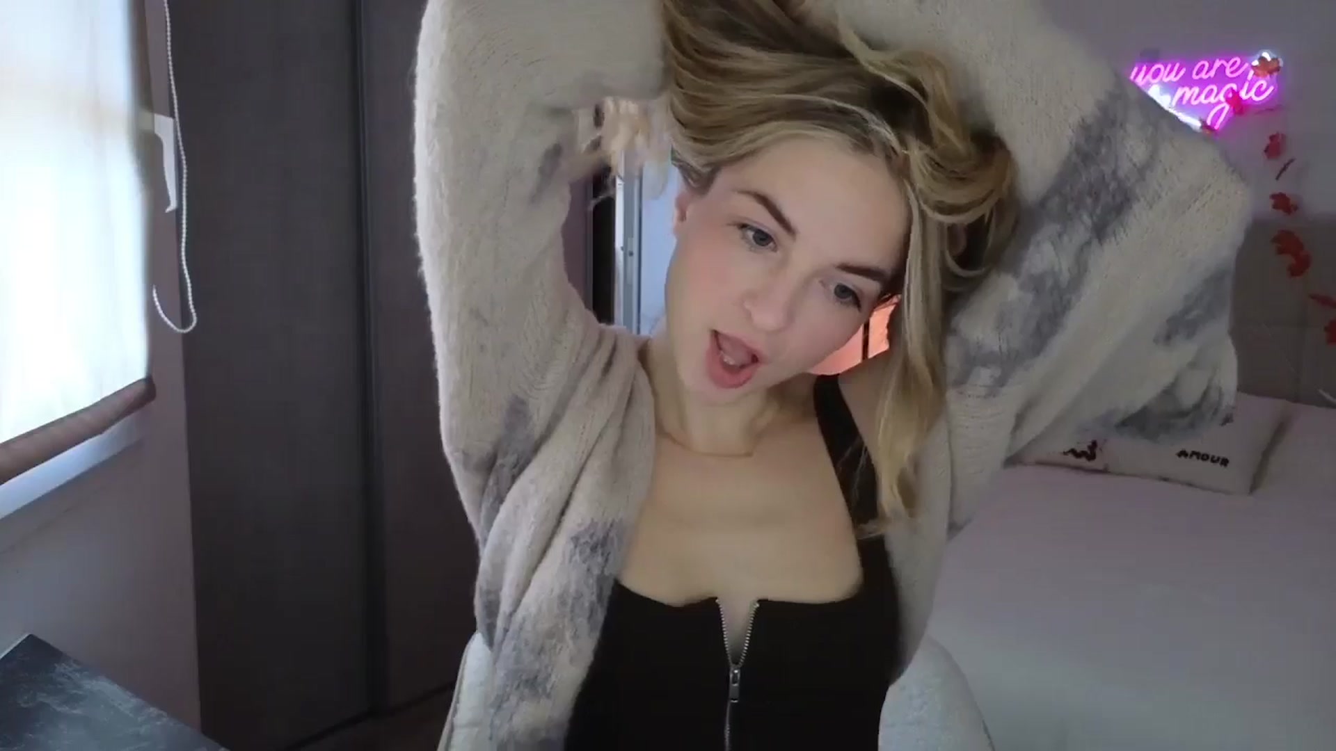 Gallery image thumbnail from DreamAlianna's myfreecams stream on, 03/28/2026, 10:27 image 6 of 20