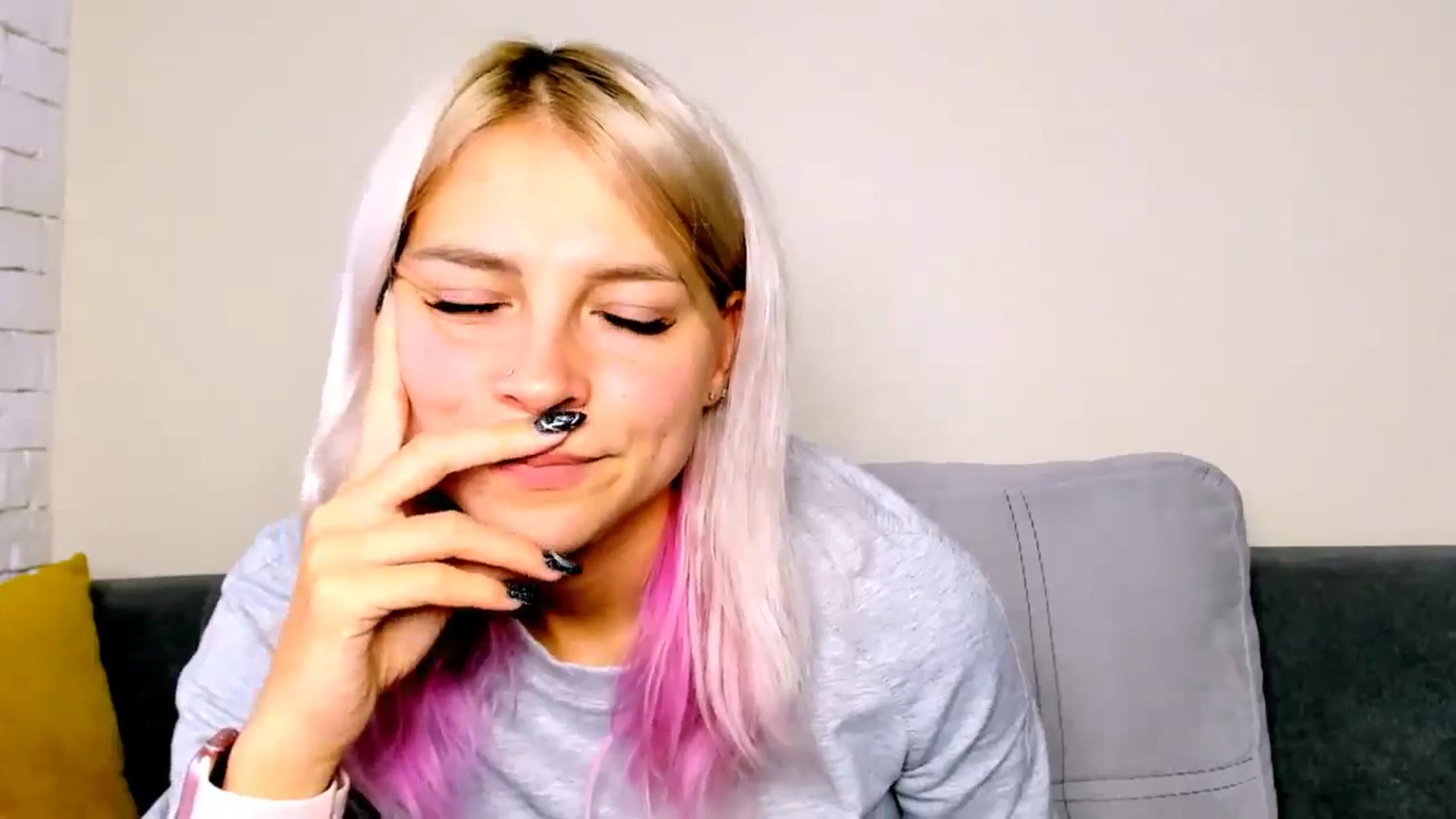 Gallery image thumbnail from DreamBlondy's myfreecams stream on, 10/26/2025, 11:39 image 7 of 20