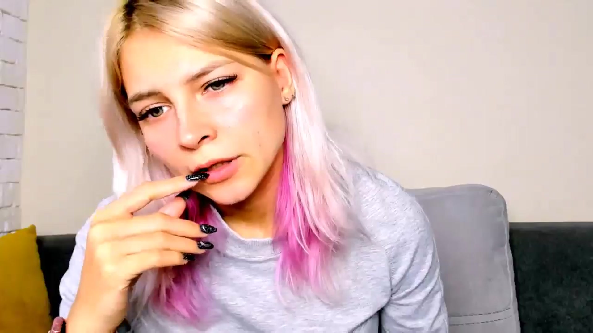 Gallery image thumbnail from DreamBlondy's myfreecams stream on, 10/26/2025, 11:39 image 14 of 20