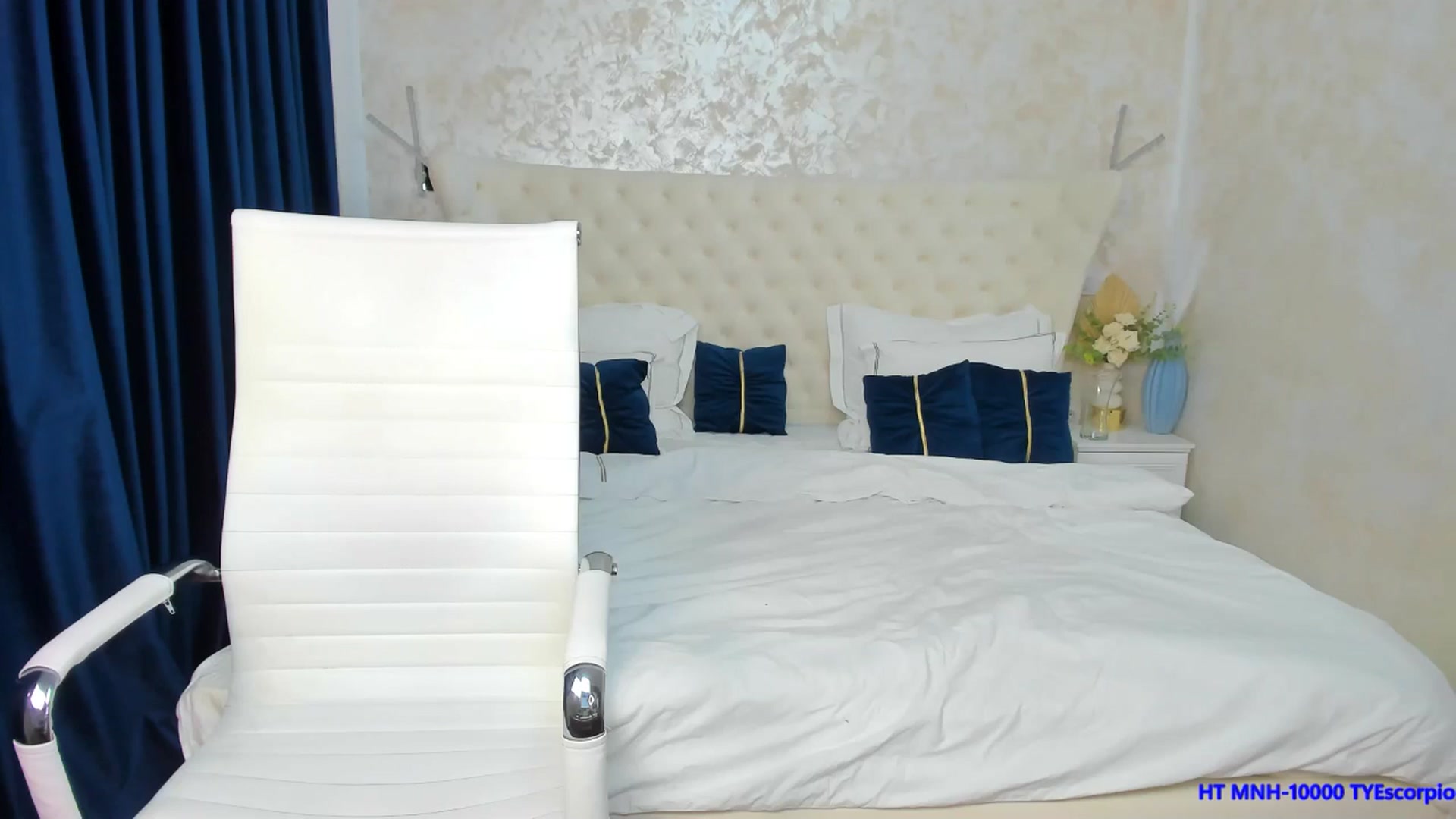 Gallery image thumbnail from DreamEvy's myfreecams stream on, 06/18/2025, 24:01 image 17 of 20
