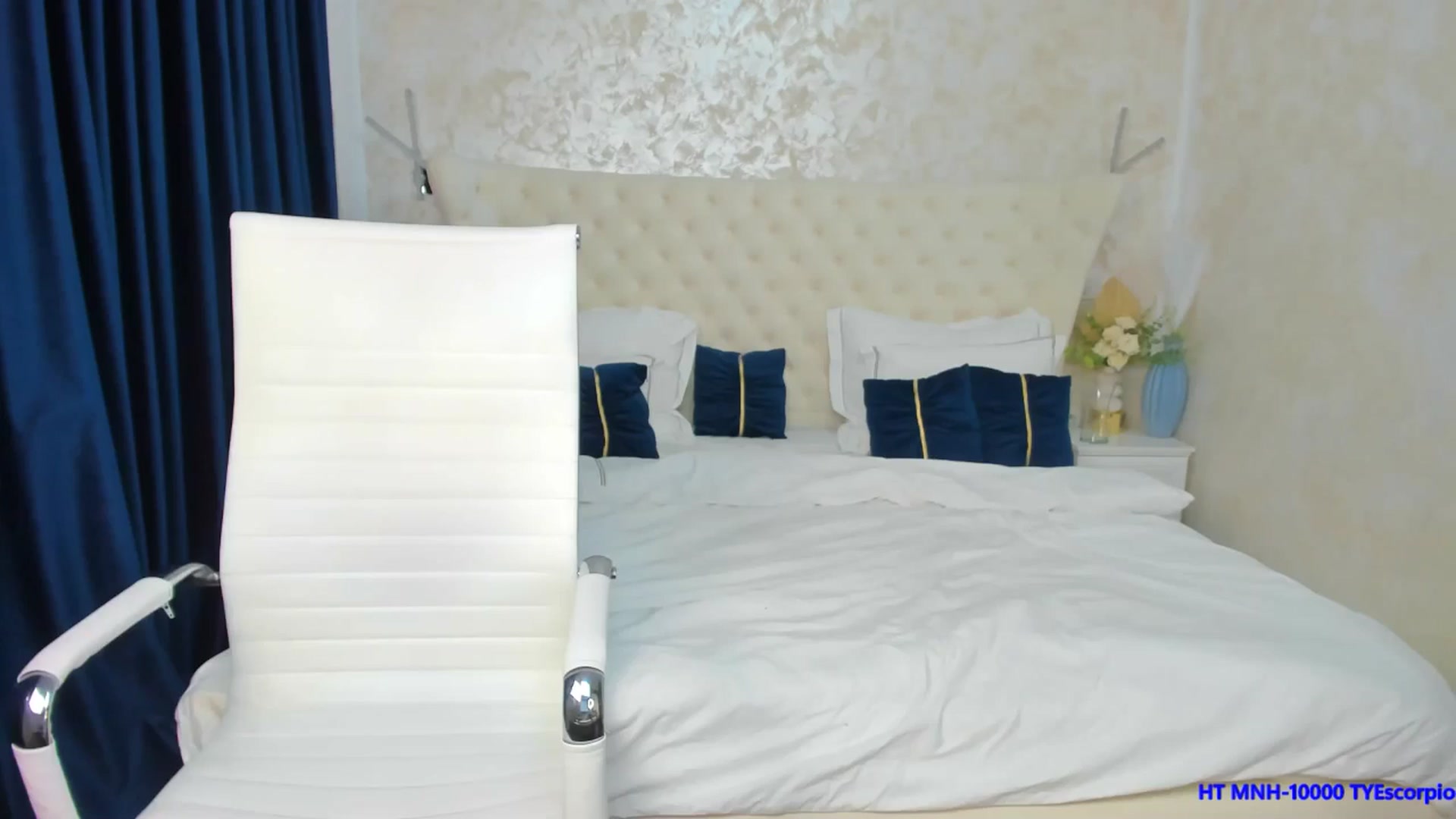 Gallery image thumbnail from DreamEvy's myfreecams stream on, 06/18/2025, 24:01 image 19 of 20