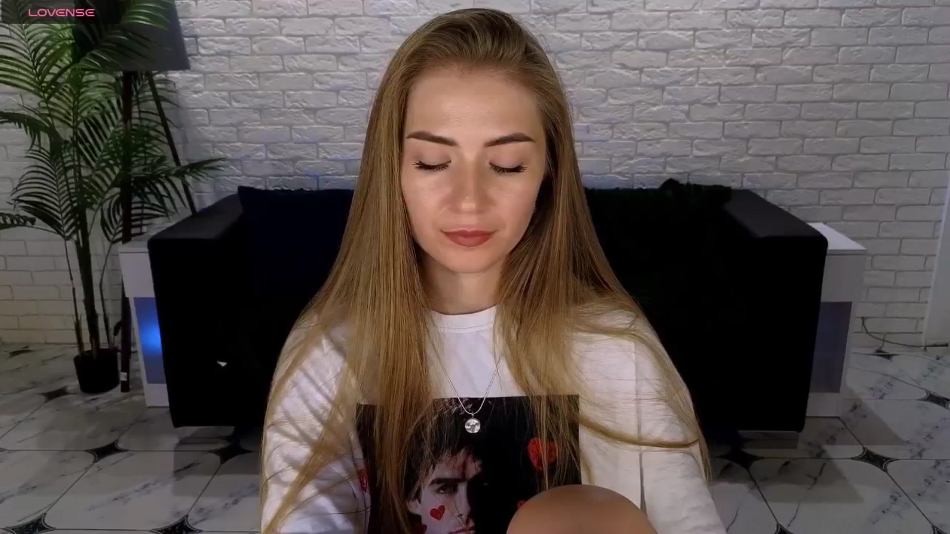 Gallery image thumbnail from Dreameedevil's myfreecams stream on, 07/12/2025, 11:43 image 11 of 20