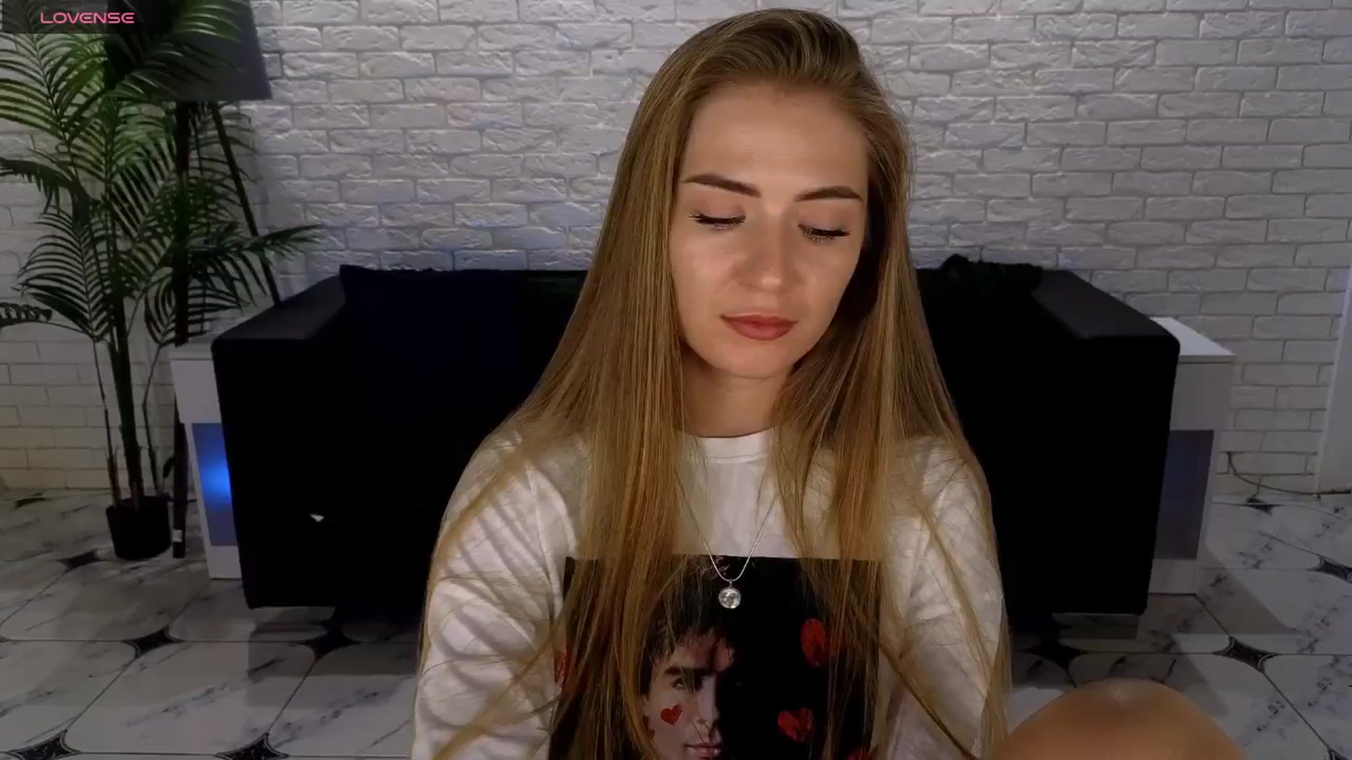 Gallery image thumbnail from Dreameedevil's myfreecams stream on, 07/12/2025, 11:43 image 17 of 20
