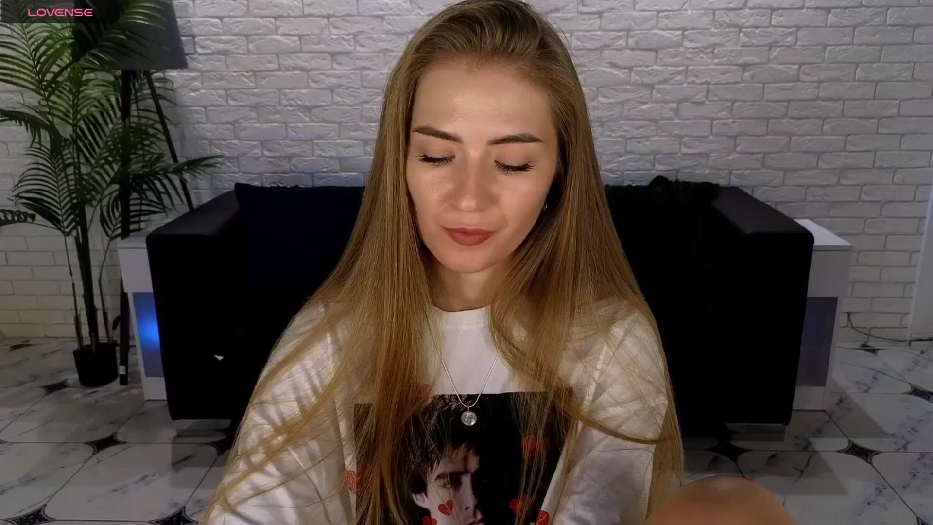Gallery image thumbnail from Dreameedevil's myfreecams stream on, 07/12/2025, 11:43 image 2 of 20
