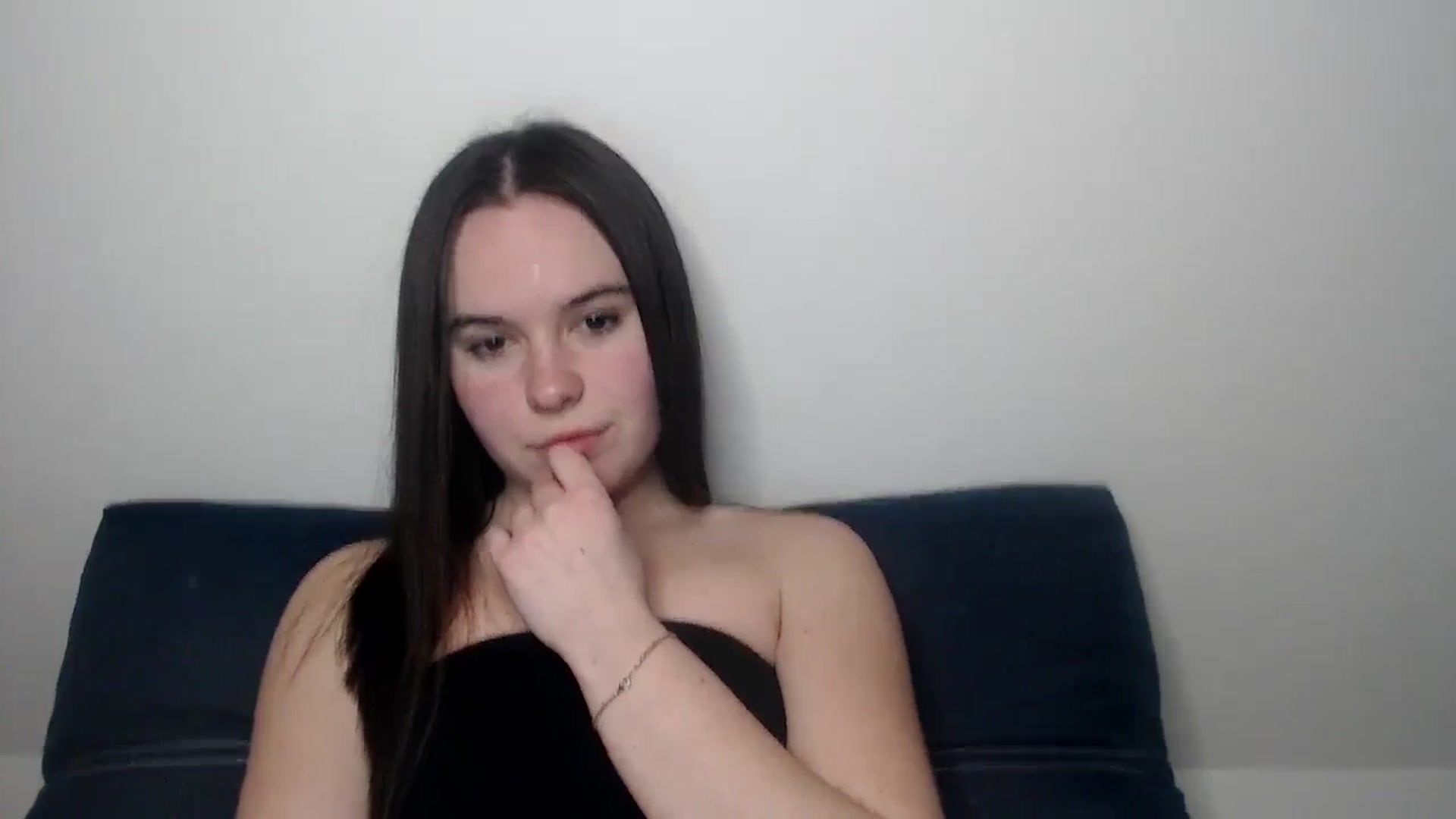 Gallery image thumbnail from Dreamies's myfreecams stream on, 03/17/2025, 20:44 image 19 of 20