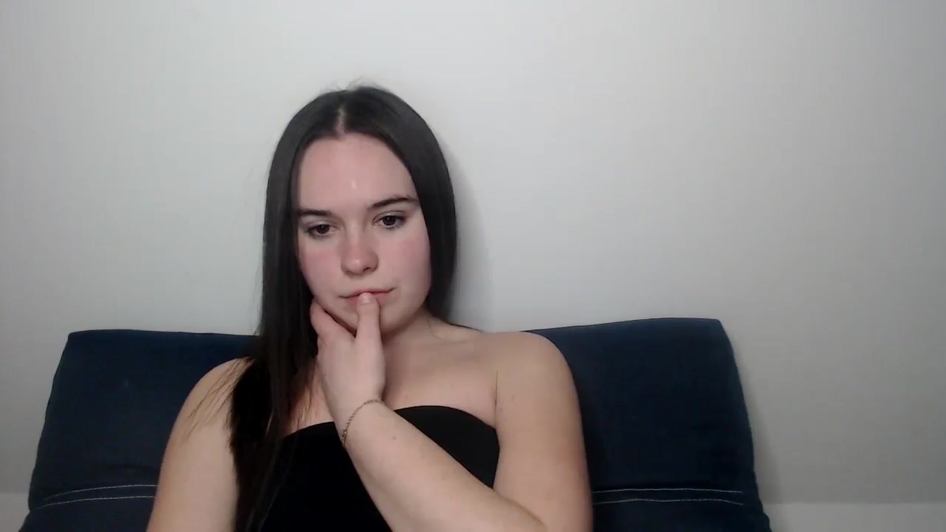 Gallery image thumbnail from Dreamies's myfreecams stream on, 03/17/2025, 20:44 image 17 of 20