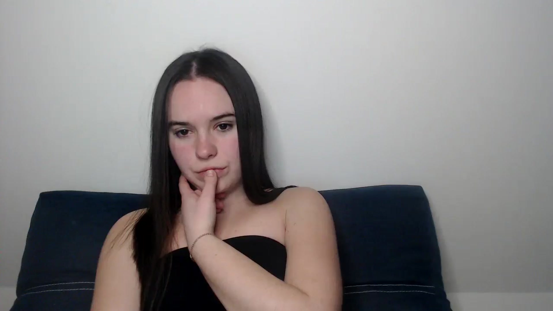 Gallery image thumbnail from Dreamies's myfreecams stream on, 03/17/2025, 20:44 image 16 of 20