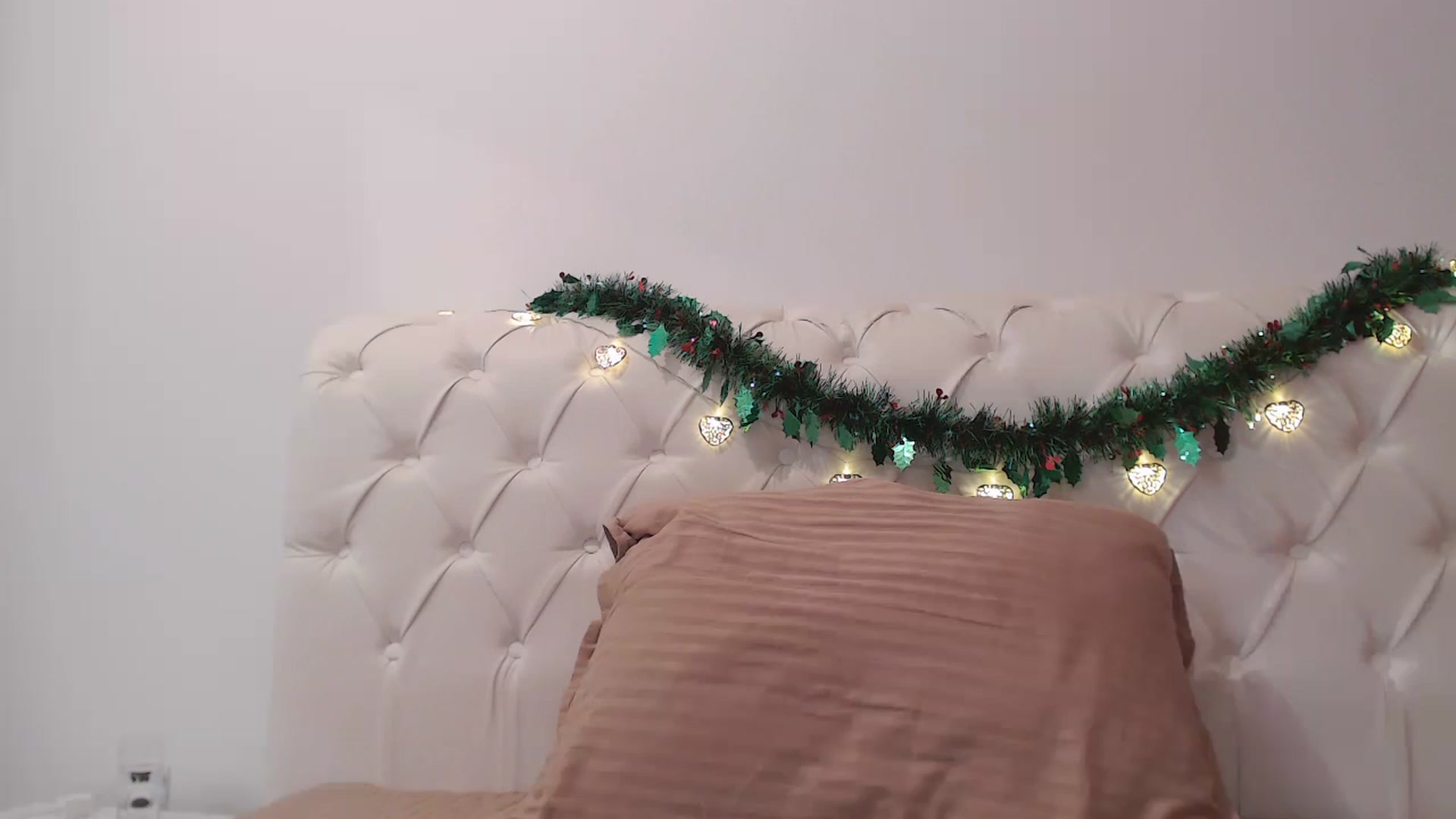 Gallery image thumbnail from Dreamloverrr's myfreecams stream on, 12/10/2022, 19:37 image 15 of 20