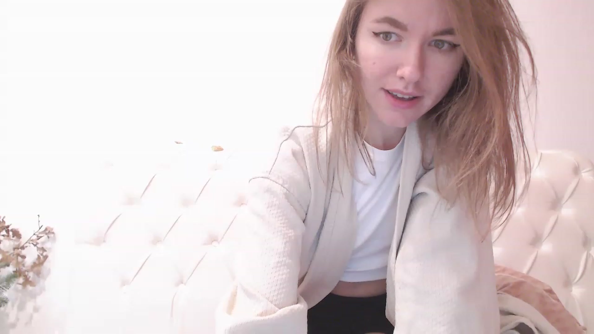 Gallery image thumbnail from Dreamloverrr's myfreecams stream on, 02/02/2023, 21:07 image 1 of 20