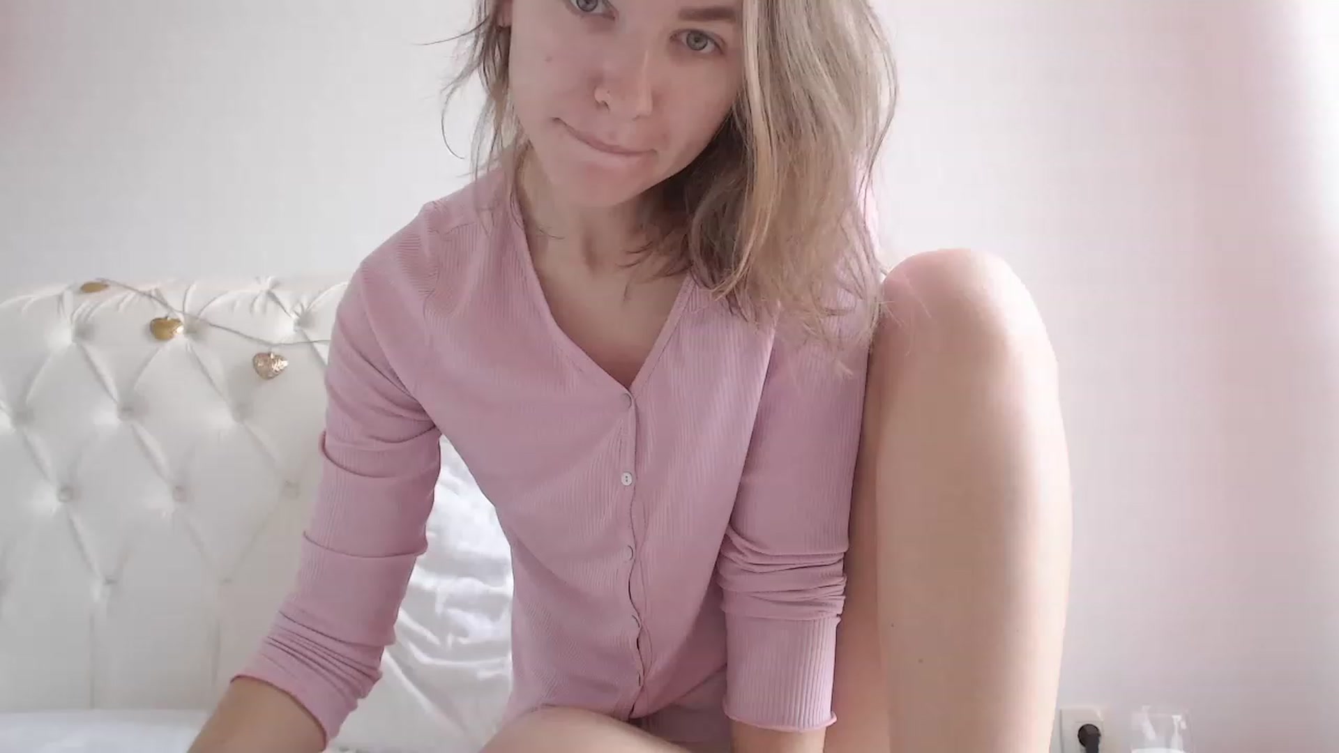 Gallery image thumbnail from Dreamloverrr's myfreecams stream on, 03/20/2023, 12:21 image 18 of 20