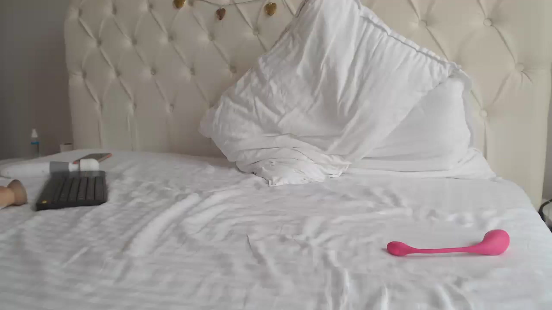 Gallery image thumbnail from Dreamloverrr's myfreecams stream on, 03/21/2023, 15:03 image 18 of 20